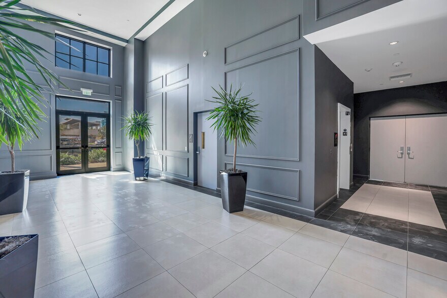 895 Central Ave, Saint Petersburg, FL à louer - Photo intérieure - Image 3 de 19