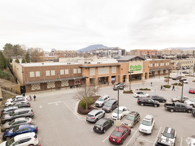 400 N Market St, Chattanooga, TN for lease - Primary Photo - Image 1 of 6