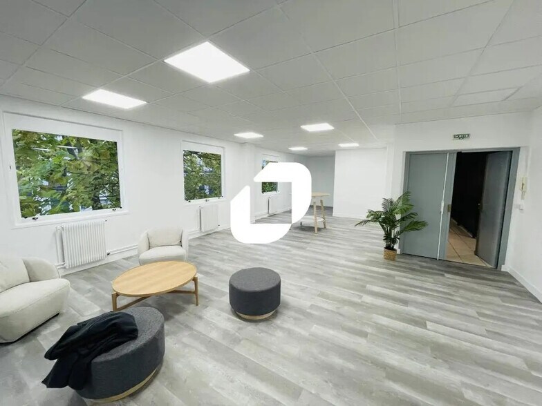 Office in Lognes for lease - Interior Photo - Image 1 of 7
