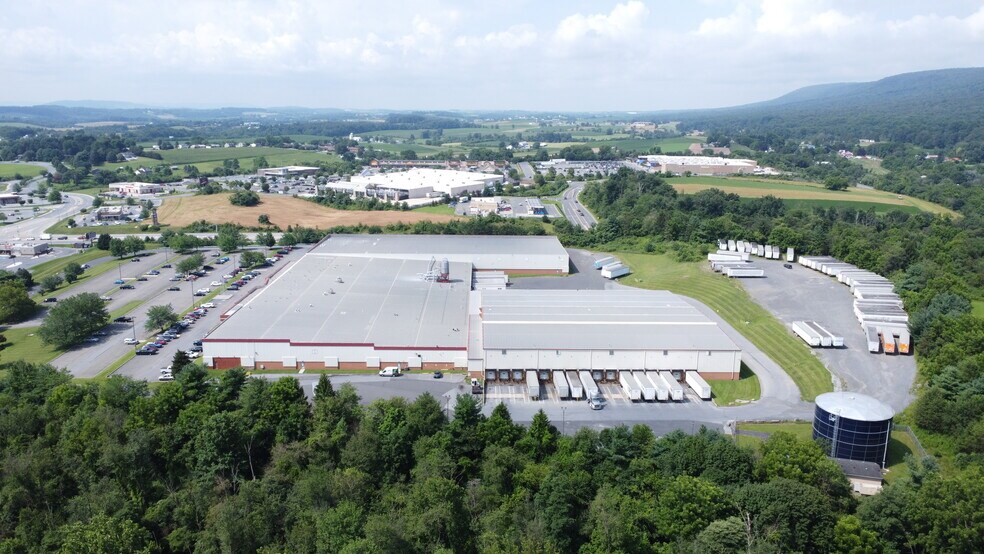 100 Industrial Dr, Hamburg, PA à louer - Photo du bâtiment - Image 2 de 10