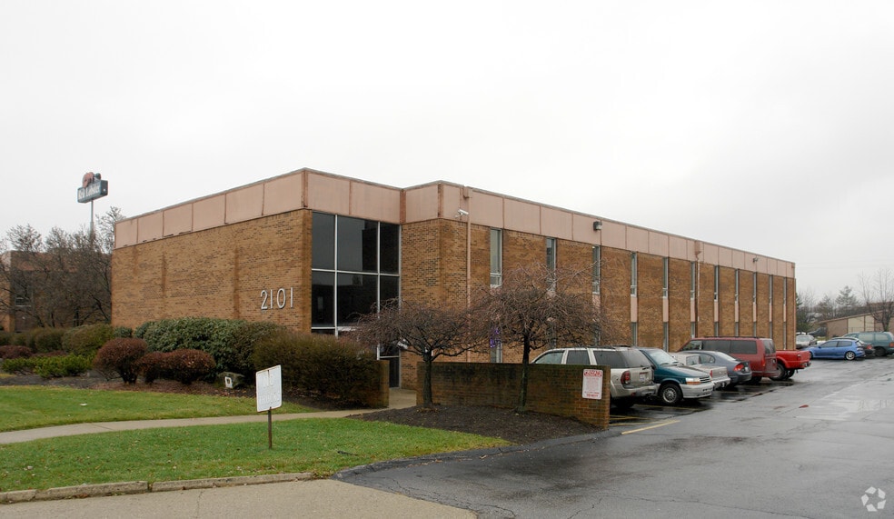 2101 S Hamilton Rd, Columbus, OH for lease - Building Photo - Image 2 of 12