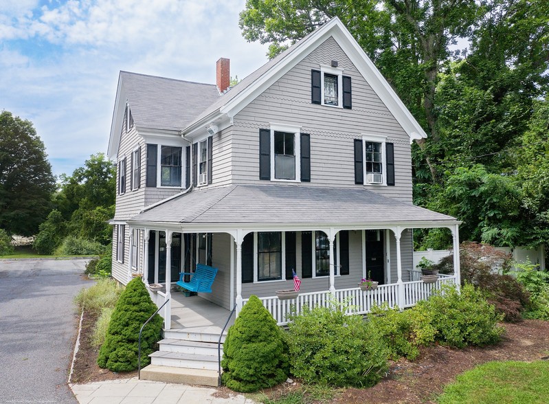 1402 Tucker Rd, Dartmouth, MA à vendre - Photo du bâtiment - Image 1 de 1