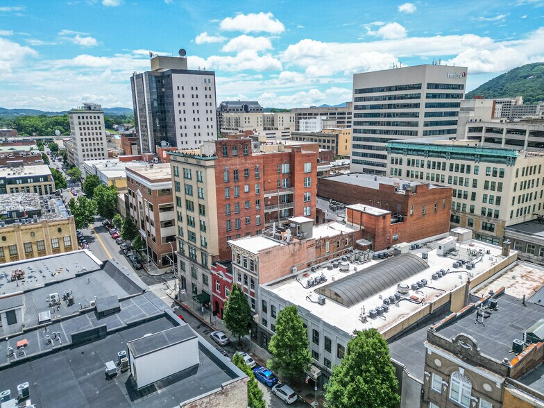 110 Campbell Ave SW, Roanoke, VA à vendre - Aérien - Image 2 de 23