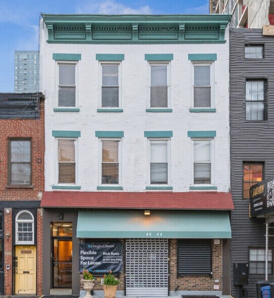 45-44 Vernon Blvd, Long Island City, NY à louer - Photo du bâtiment - Image 1 de 10