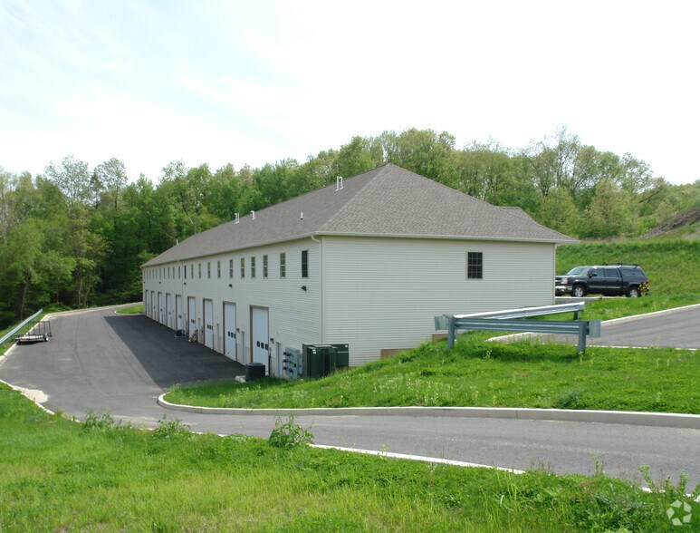 57 Ozick Dr, Durham, CT à louer - Photo principale - Image 2 de 12