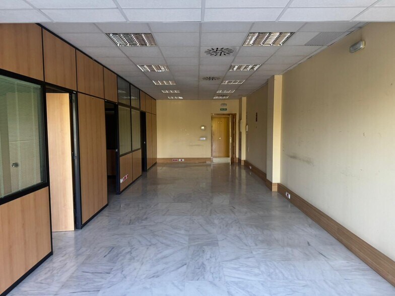Office in Seville, Sevilla for sale - Building Photo - Image 3 of 20