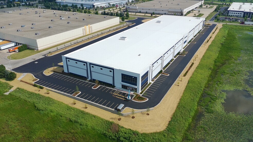 1360 Schiferl Rd, Bartlett, IL for lease - Building Photo - Image 2 of 5