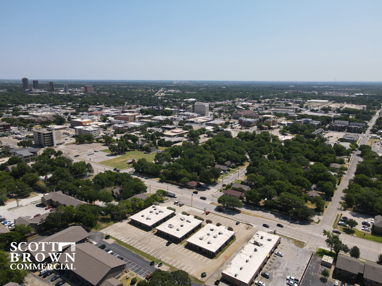 400 S Carroll Blvd, Denton, TX for lease - Building Photo - Image 2 of 34