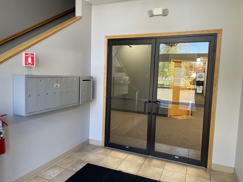 231 Main St, Elk River, MN for lease - Building Photo - Image 3 of 18