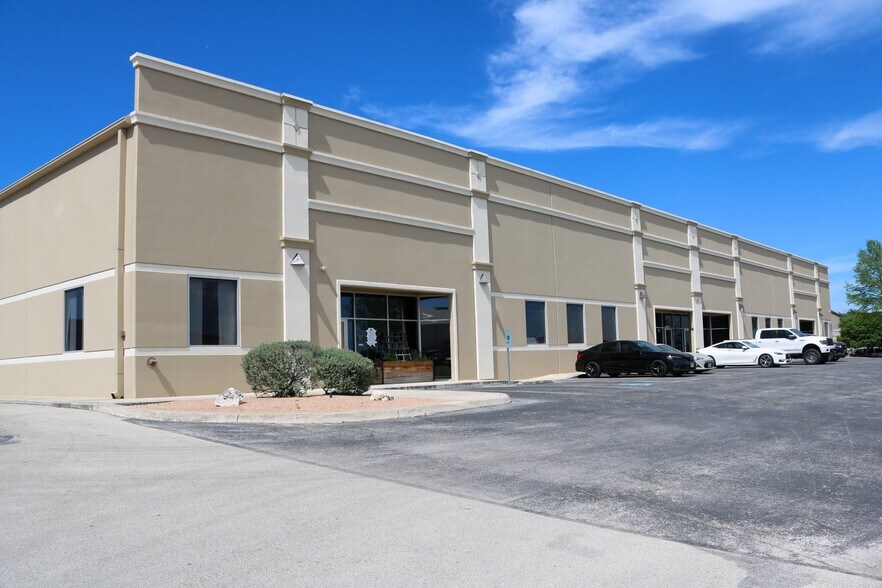 17353-17357 Bell North Dr, Schertz, TX à louer - Photo du bâtiment - Image 1 de 6