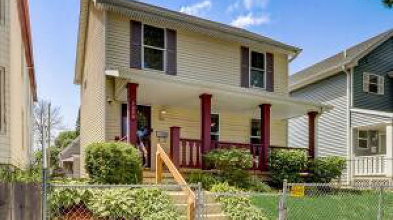 2121 N 24th Pl, Milwaukee, WI à vendre Photo principale- Image 1 de 1