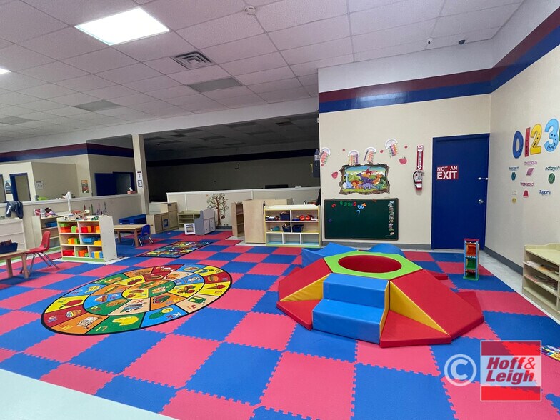 2254 Locust St SW, Canal Fulton, OH à vendre - Photo intérieure - Image 2 de 10