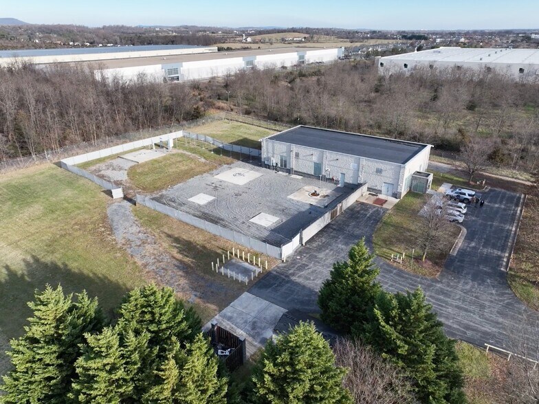 260 Shady Elm Rd, Winchester, VA à louer - Photo du bâtiment - Image 3 de 8