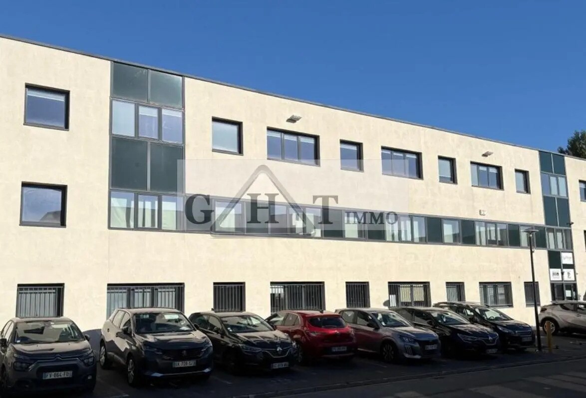 Industrial in Neuilly-Plaisance for sale Building Photo- Image 1 of 6