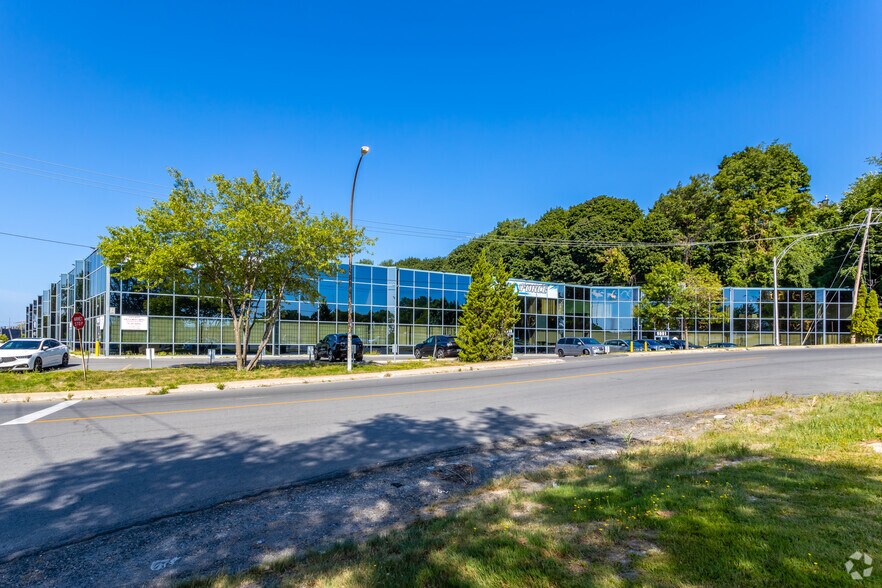 9001-9015 Ch Avon, Montréal-Ouest, QC à louer - Photo du bâtiment - Image 1 de 14