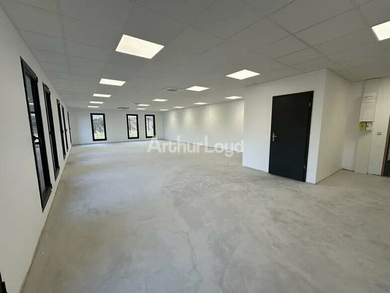 Bureau dans Bétheny à louer - Photo du bâtiment - Image 3 de 9