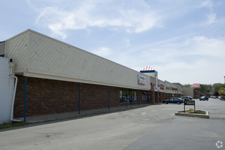 305-423 N Halleck St, Demotte, IN à louer - Photo du bâtiment - Image 3 de 10