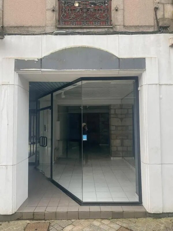 Retail in Quimper for lease Primary Photo- Image 1 of 2