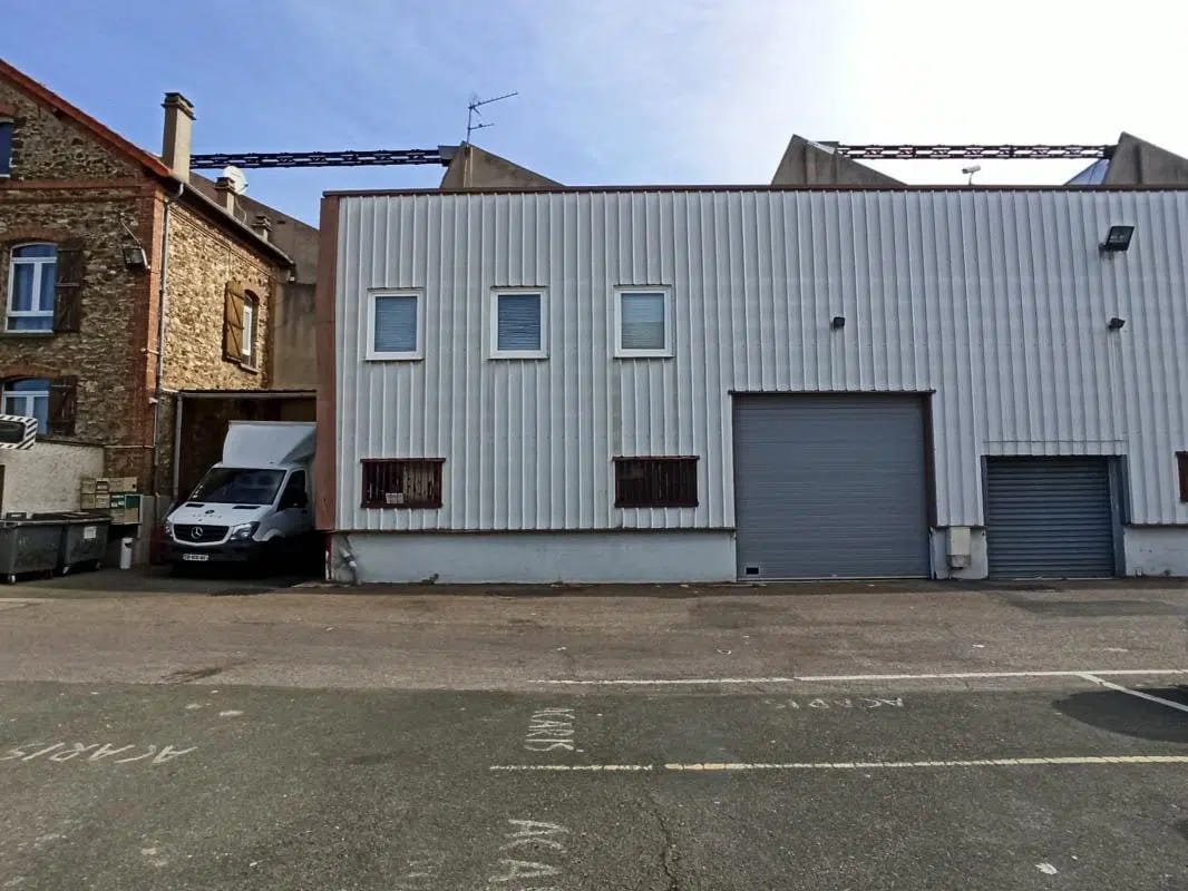 Flex in Argenteuil for lease Building Photo- Image 1 of 9