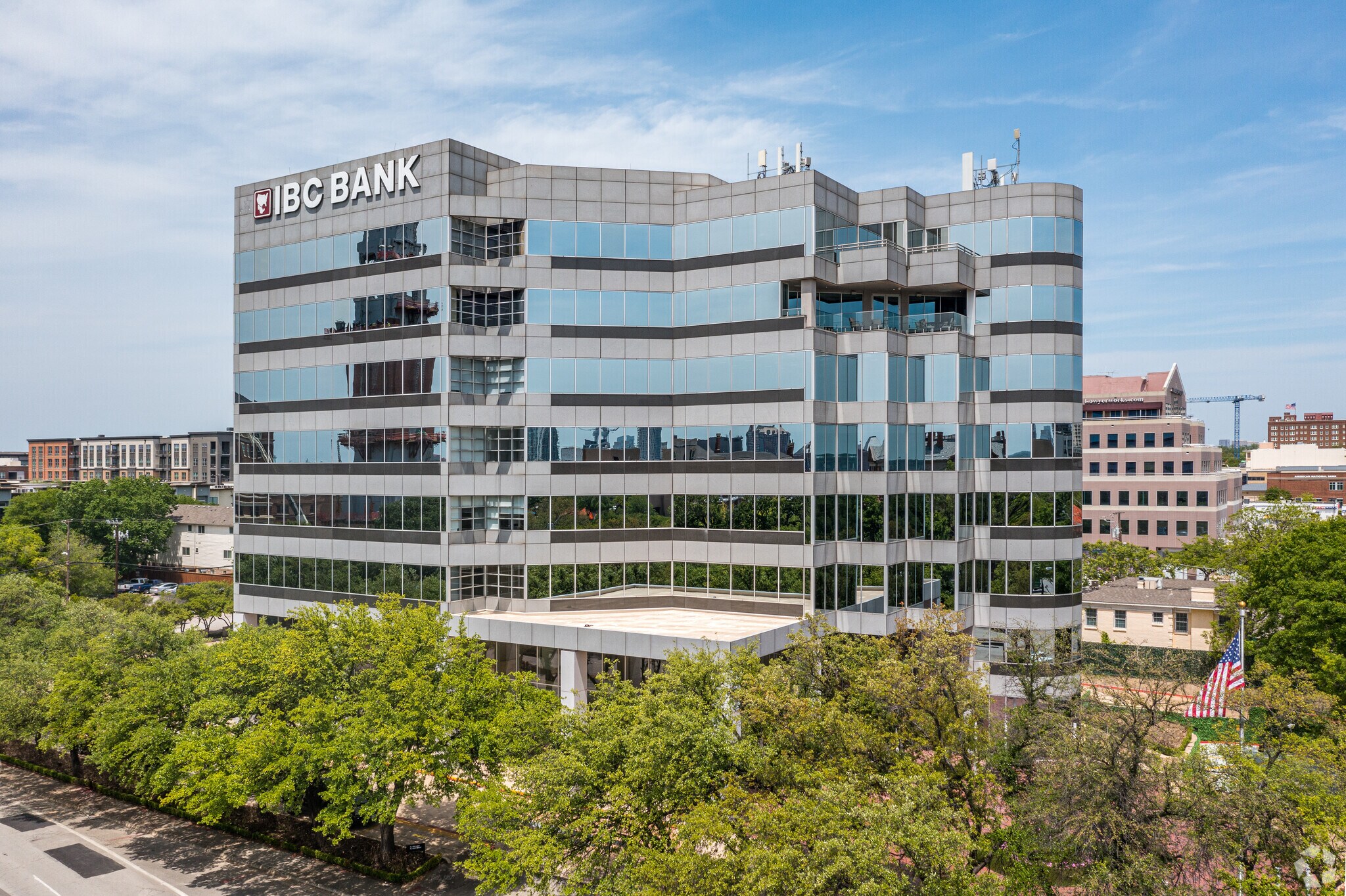 3800 Maple Ave, Dallas, TX à louer Photo du bâtiment- Image 1 de 44