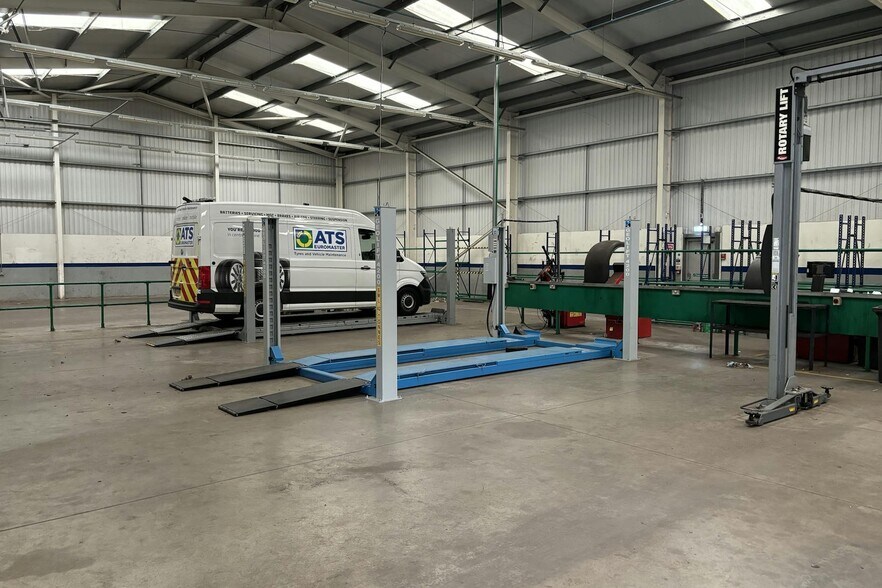 Main Ave, Pontypridd for lease - Interior Photo - Image 2 of 3