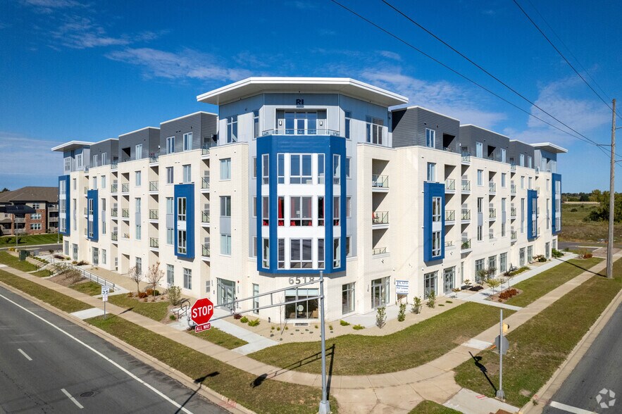 6518 Milwaukee St, Madison, WI à louer - Photo du bâtiment - Image 1 de 23