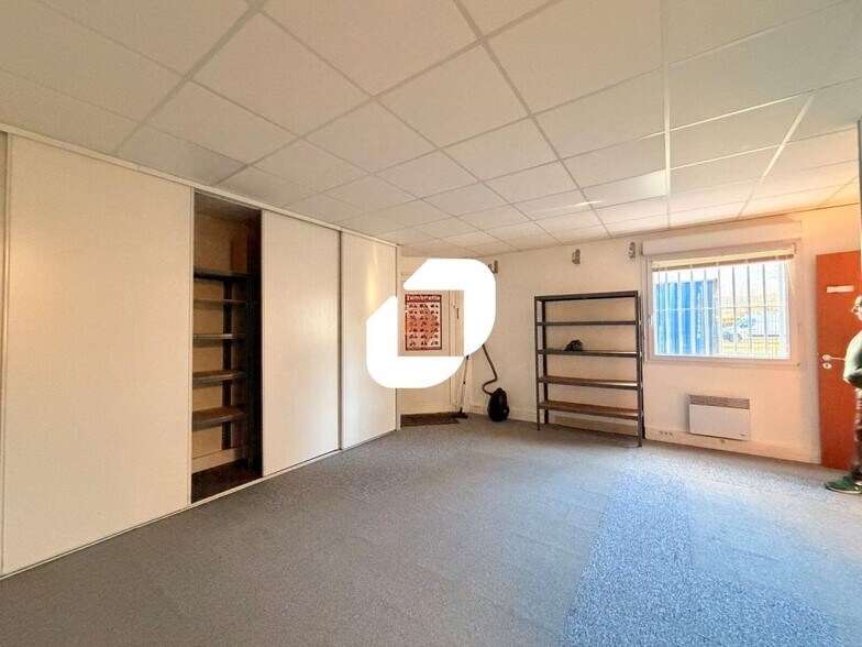 Bureau dans Eybens à louer - Photo du bâtiment - Image 2 de 14