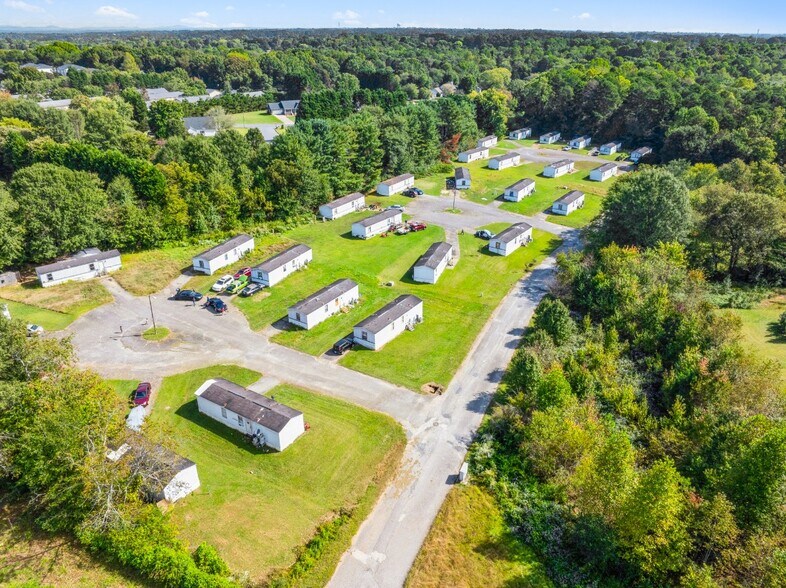 1810 18th Ave NE, Hickory, NC à vendre - Photo du bâtiment - Image 3 de 13