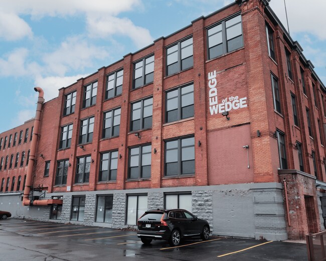 Plus de détails pour 739 Clinton Ave S, Rochester, NY - Commerce de détail à louer