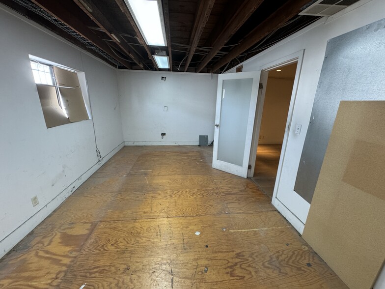 449-451 N Fairfax Ave, Los Angeles, CA for lease - Building Photo - Image 2 of 12