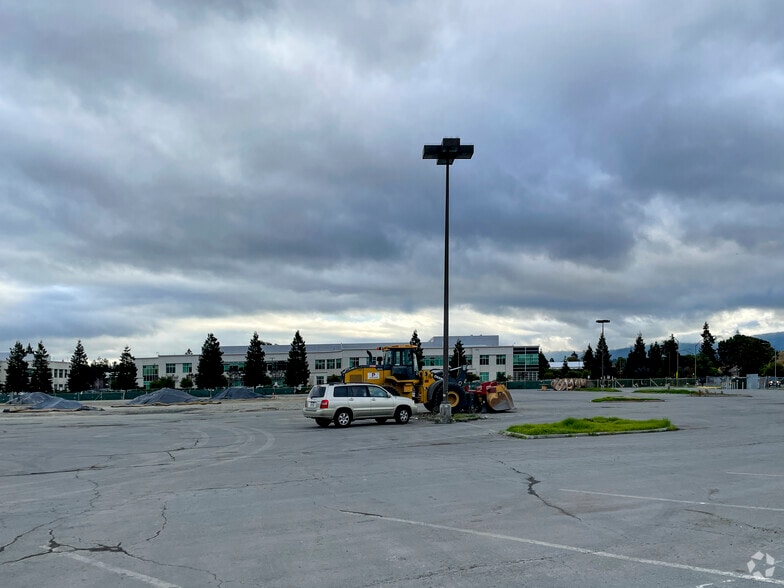 1401 Broadway St, Redwood City, CA for lease - Building Photo - Image 2 of 6