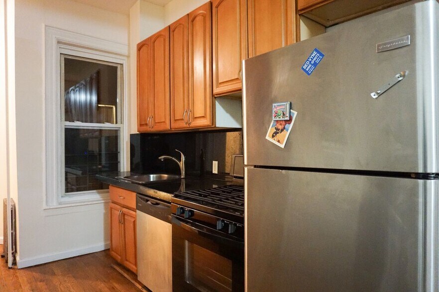 440 Madison St, Brooklyn, NY à vendre - Photo du bâtiment - Image 2 de 5