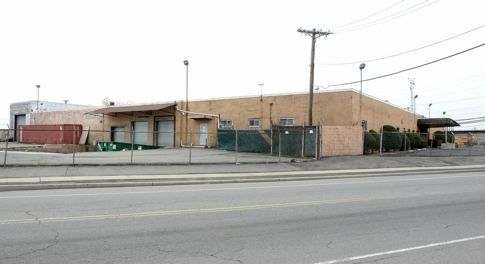435 Division St, Elizabeth, NJ for lease Primary Photo- Image 1 of 4