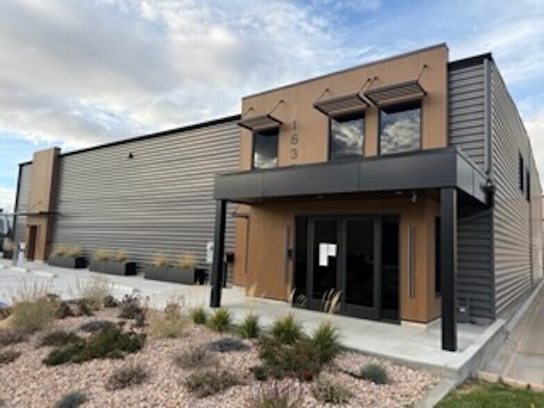 1630 W 2225 S, Woods Cross, UT à louer - Photo du bâtiment - Image 3 de 13