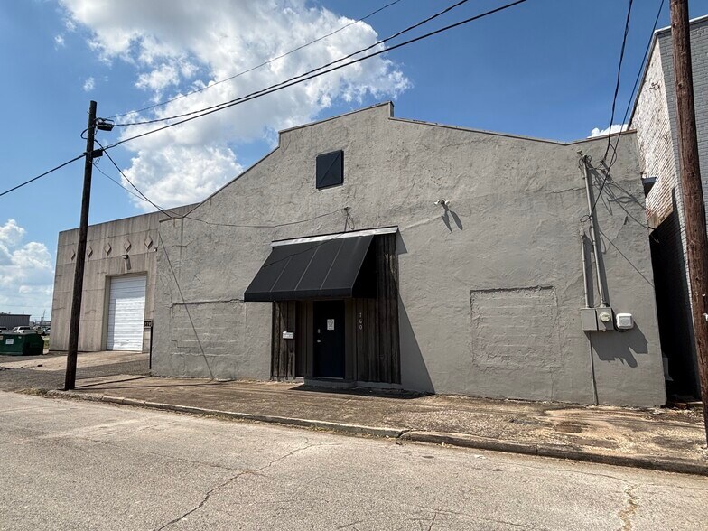 740 Fannin St, Beaumont, TX à louer - Photo du bâtiment - Image 3 de 7