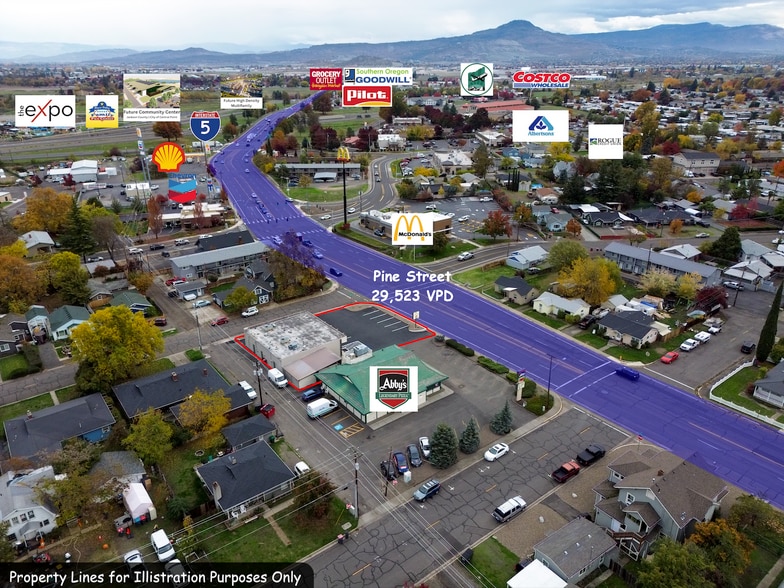 839 E Pine St, Central Point, OR à louer - Photo du bâtiment - Image 2 de 4