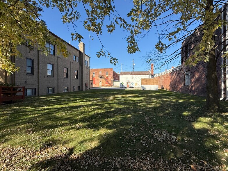 224 E Rensselaer St, Bucyrus, OH à vendre - Photo du bâtiment - Image 3 de 27