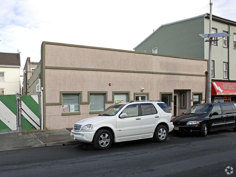 284-286 Passaic St, Passaic, NJ for lease - Building Photo - Image 2 of 2