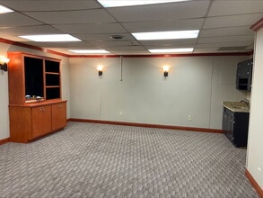 16500 W Glendale Dr, New Berlin, WI for lease Building Photo- Image 2 of 3