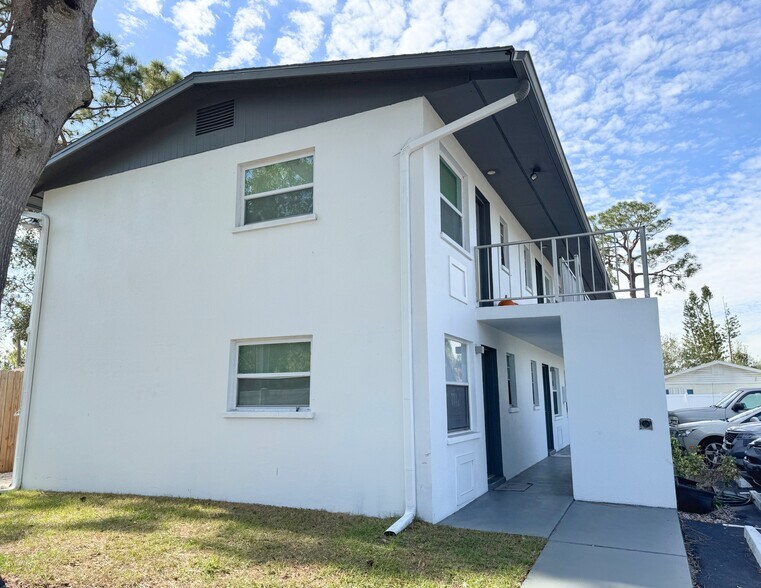 2739 Grand Cayman St, Sarasota, FL à vendre - Photo du bâtiment - Image 2 de 13