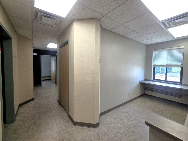 3018 Dixwell Ave, Hamden, CT for lease - Interior Photo - Image 3 of 8