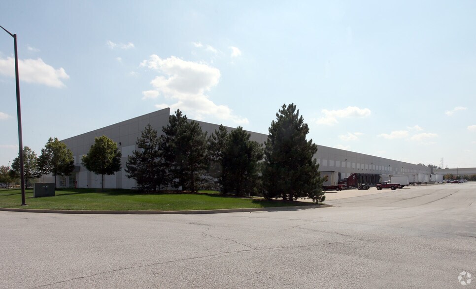 5252 Decatur Blvd, Indianapolis, IN à louer - Photo du bâtiment - Image 2 de 2