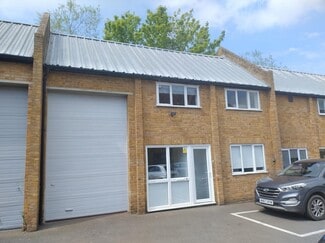 Plus de détails pour Priory St, Hertford - Industriel à louer