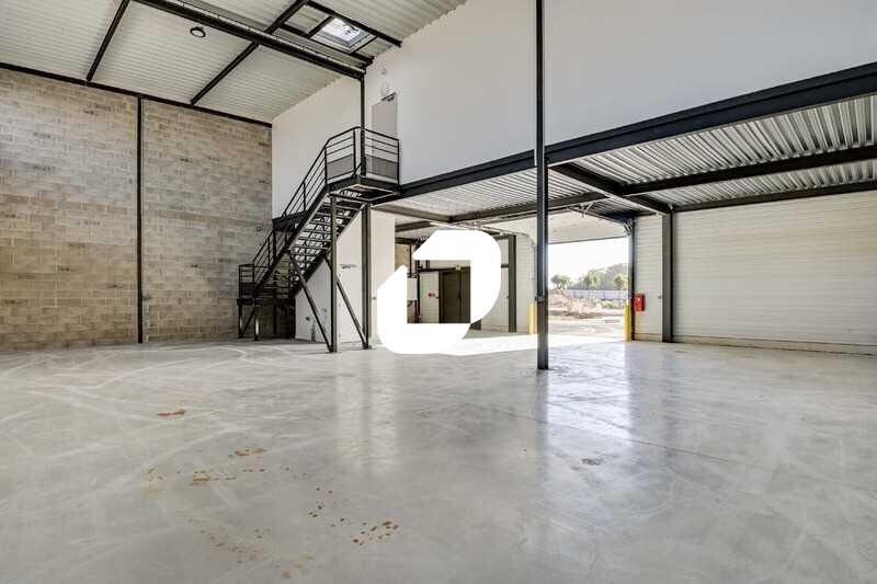 Flex in Marcoussis for lease - Building Photo - Image 2 of 12