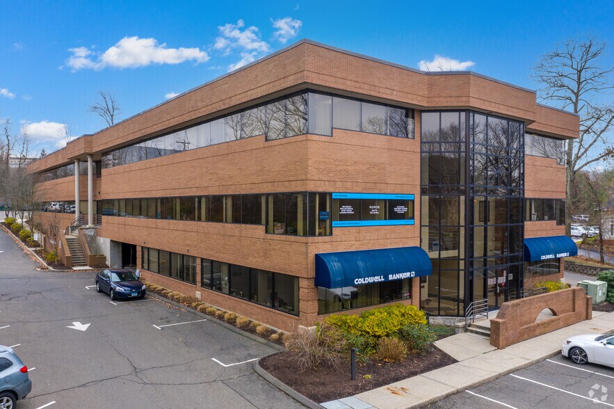 2 Corporate Dr, Trumbull, CT for lease - Primary Photo - Image 1 of 4