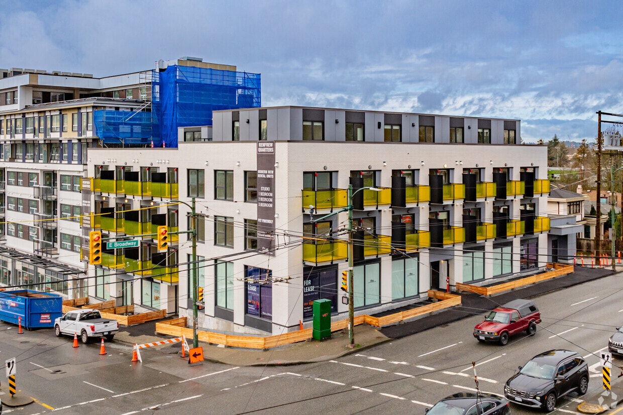 2525 Renfrew St, Vancouver, BC à louer Photo principale- Image 1 de 3