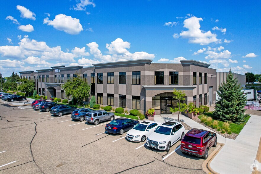 14305 Southcross Dr, Burnsville, MN à louer - Photo du bâtiment - Image 1 de 4