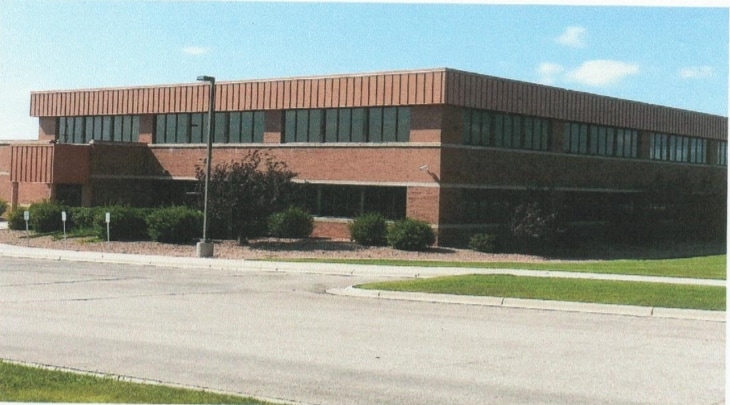1425 Mickelson Dr, Watertown, SD for lease - Primary Photo - Image 1 of 1