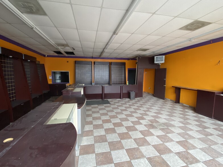 3641-3745 Gratiot Ave, Detroit, MI for lease - Interior Photo - Image 3 of 6