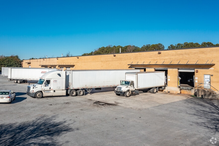 1640 Stone Ridge Dr, Stone Mountain, GA for lease - Building Photo - Image 2 of 4